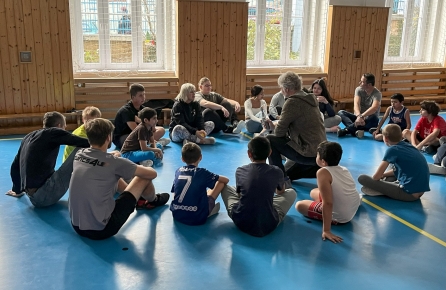 Jsme tým: Příběh Základní a praktické školy Na Náměti