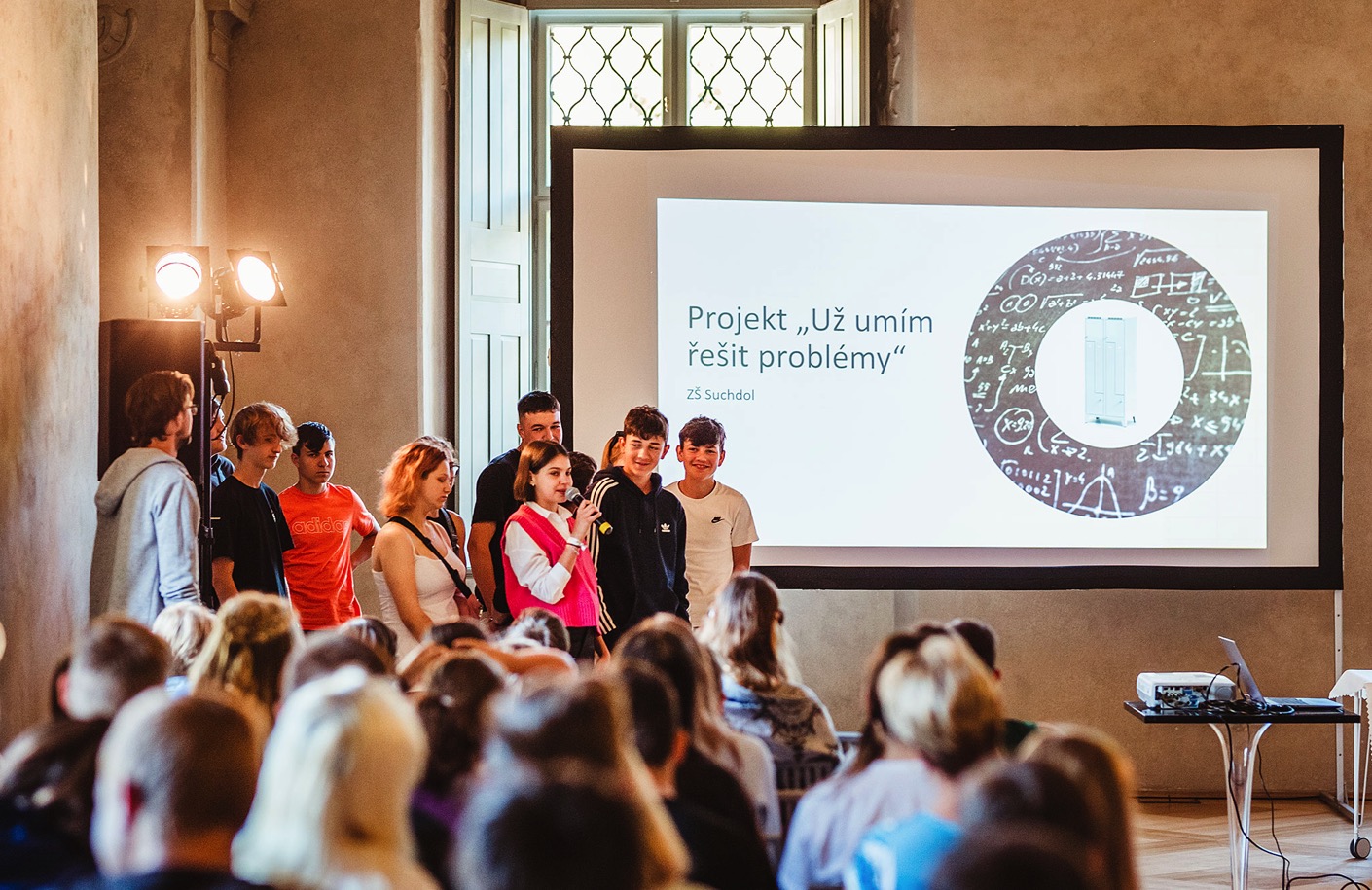 Děti ze Suchdola při závěrečné prezentaci svého projektu v GASK v Kutné Hoře.